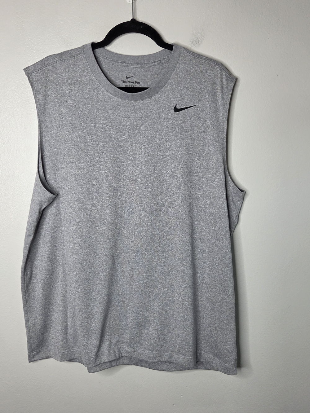 Nike Men’s Gray Sleeveless Muscle Training Shirt